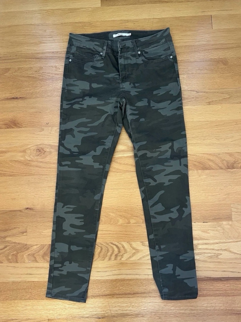 Levi’s Women’s 711 Skinny Jean Camouflage Green Denim Jean Size 28
